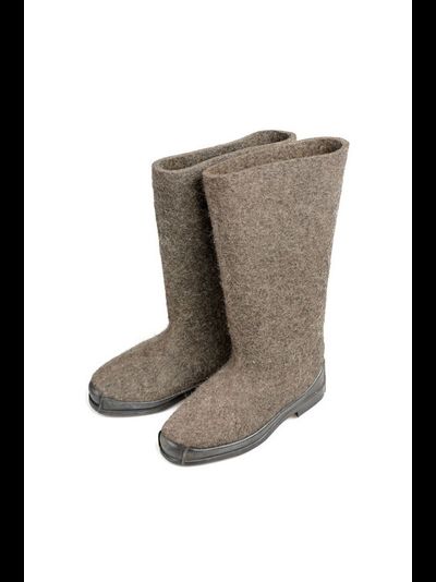 На резиновой подошве