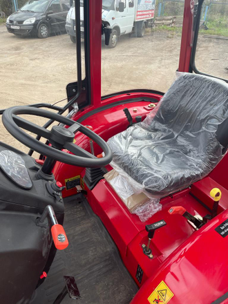 Трактор Dongfeng 244 G2B с кабиной