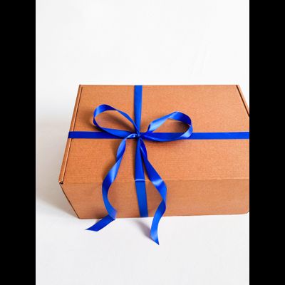 Огромная подарочная коробка GILEV 52x38x22 см с наполнителем и синей лентой