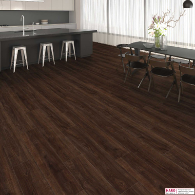 Декор ламината Haro Tritty 200 Aqua Дуб Элеганза Мускатный 541556 в интерьере гостиной