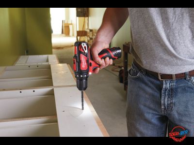 Аккумуляторная дрель-шуруповерт Milwaukee M12 BDD-202C 4933441915