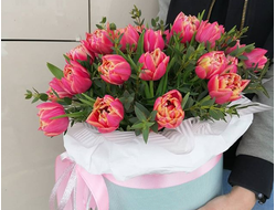 Шляпная коробка с тюльпанами в Йошкар-Оле
