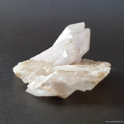 Кристаллы Аметистового Кварца на породе