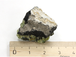 Хризолит (Перидот, Оливин), кристаллы на породе, США (24*23*18 мм, 12 г) №38085