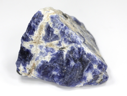 Содалит, необработанный "дикий" образец, Намибия (40*38*30 мм, 39 г) №26699