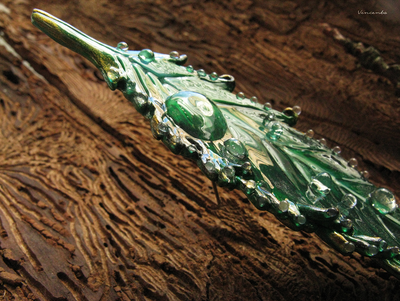 Весенняя брошь "Листок Павлинникуса" - волшебный подарок к 8 марта!