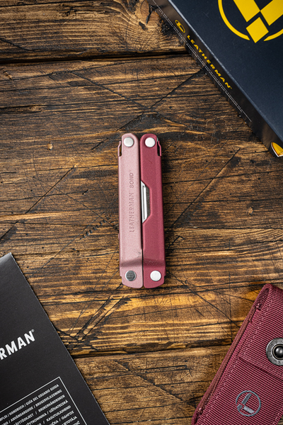 Leatherman Bond с чехлом на кнопке Cranberry