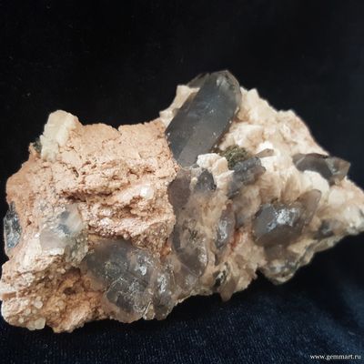 Дымчатый кварц на микроклине. 75*56*15мм