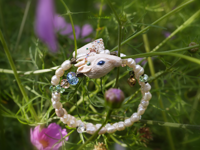 Браслет с жемчугом и хрустальными бусинами "Однажды в сказке. Козочка и Барашек"