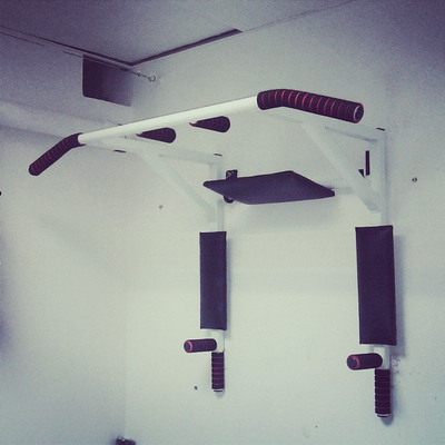 Турник-брусья-пресс-узкий хват