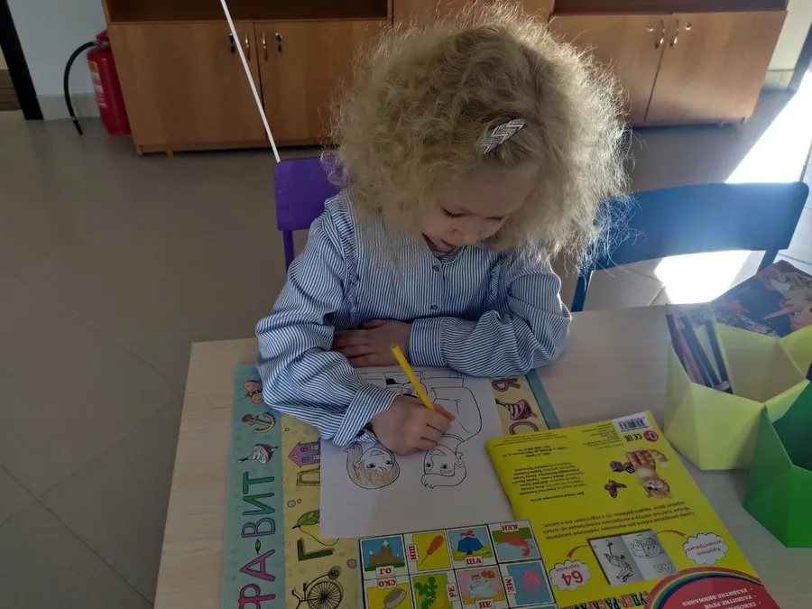 В "Цветочном городе" идут занятия. Подготовка к школе.