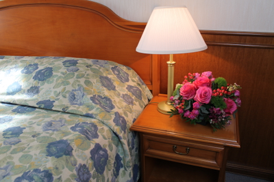 Оформление номера в гостинице цветами № 1493