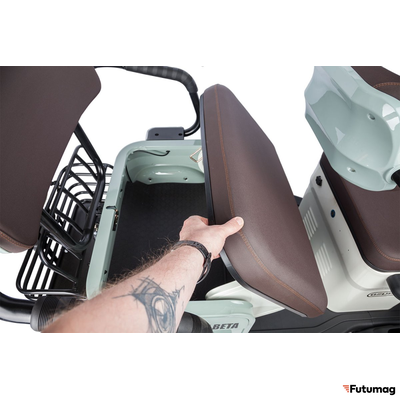 Электротрицикл Rutrike Gelbert Beta 48V/60V 800Вт серебристо-белый