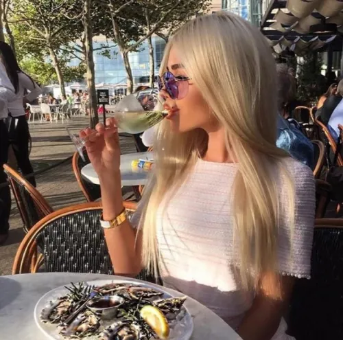 Работа для девушек из Москвы в эскорте 