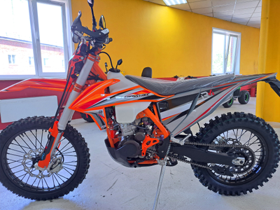 Regulmoto CROSSTREC 300 (2024)