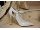 Белые свадебные туфли острый мыс на высоком каблуке шпилька кожаные украшены тонкой пряжкой купить