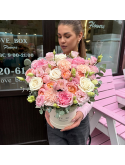 Букет в шляпной коробке микс цветов №2 S