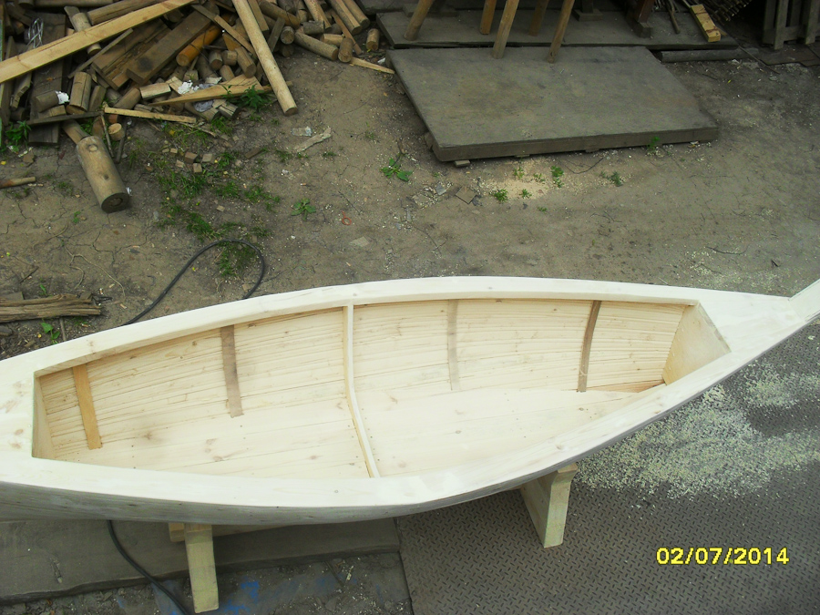 Длинные узкие деревянные лодки. Байдарка из фанеры. Оклейка лодки стеклотканью. Стеклопластиковый катер нерегистрат. Пропитать лодку.