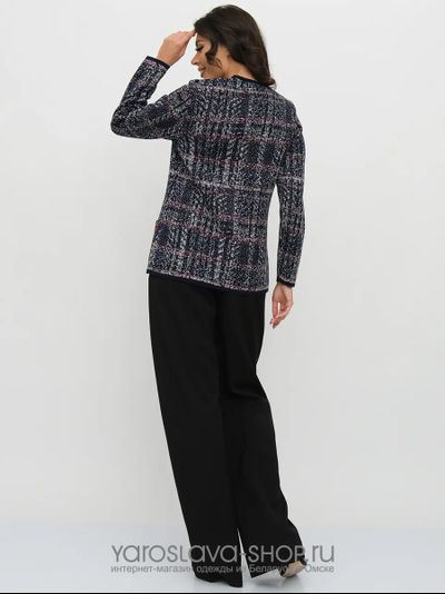 Жакет полуприлегающего силуэта в красно-синем цвете