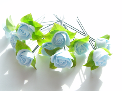 Набор шпилек с голубыми розочками