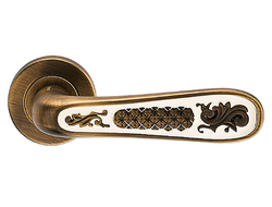 Ручка дверная Alivio кофе/эмаль