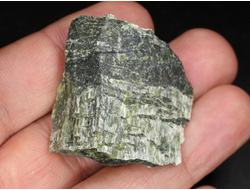 Хризотил-асбест "экстра", необработанный образец, Россия, КЧР, Урупский район, Беденский массив, м-ние Мощевая балка (34*32*15 мм, 21 г) №29893