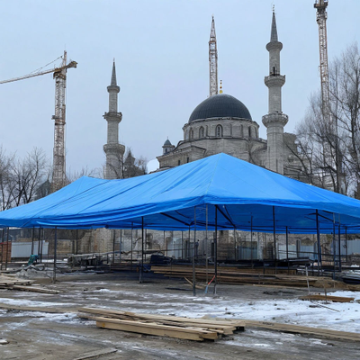 Тент Тарпаулин 8 x 10 м, 180 г/м2, шаг люверсов 0,5 м строительный защитный укрывной купить в Москве