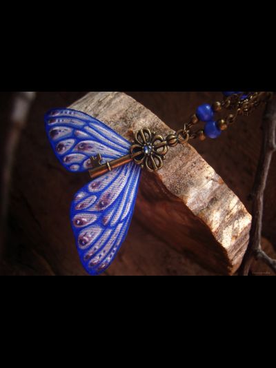 "Ключик от неба", бохо-подвеска с сапфиром и шёлковыми крылышками феи