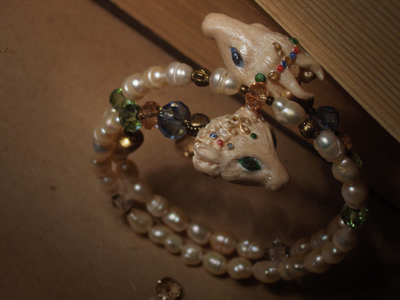 Браслет с жемчугом и хрустальными бусинами "Однажды в сказке. Козочка и Барашек"