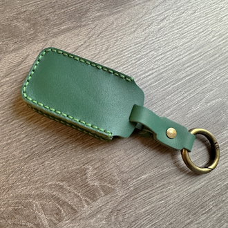 Зелёный чехол для ключа Toyota LC200, Prius, Prado, Yaris, IQ, Corolla,Vitz (2 кнопки)