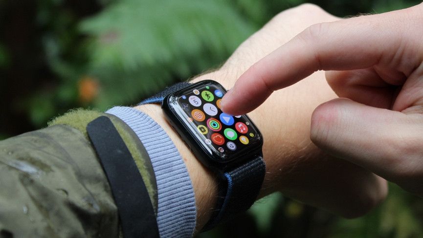 Обзор Apple Watch SE (2022): идеальные умные часы для новичков