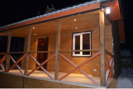 Каркасный дом с террасой размером 5*6м на фундаменте, кровля металлочерепица, фасады евро вагонка обработанная деревозащитным составом, пластиковые окна, металлическая дверь.