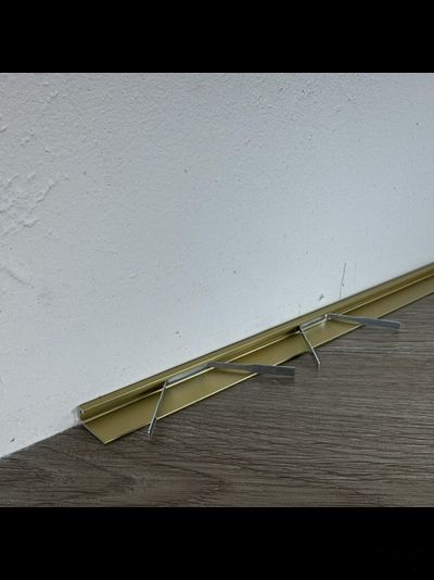 Щелевой плинтус PRO DESIGN MINI 7067 Шампань