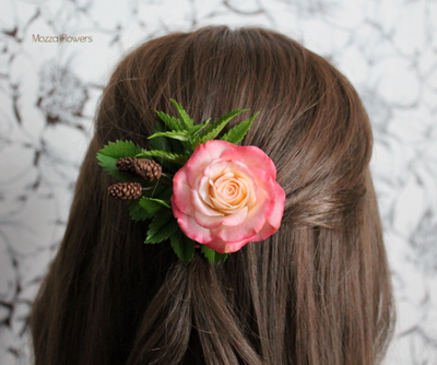 Заколка/брошь "Сердце мое" с уральской розой, крапивой и ольхой.