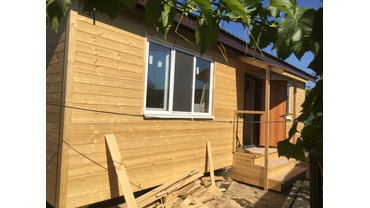 Вид со стороны входы