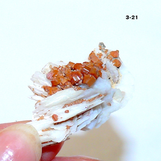 Ванадинит натуральный (щетка) №3-21: 38*36*14мм