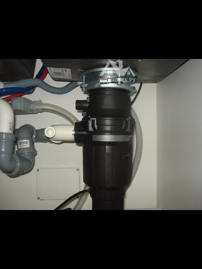 Измельчитель пищевых отходов Bone Crusher BC 910 Slim LIne +комплект труб