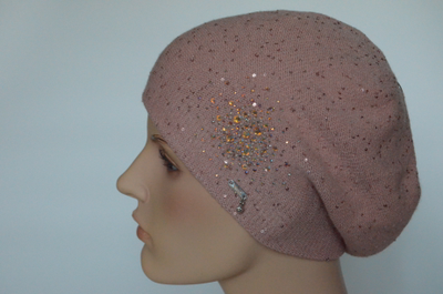 Розовый женский зимний берет с украшениями Vizio Италия 6973