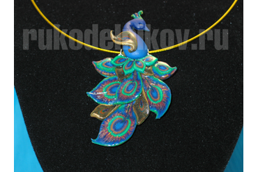 подвеска из полимерной глины павлин