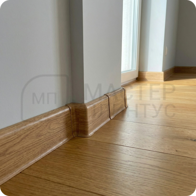 Плинтус ПВХ Волшебная палочка 70мм Home 2,2м 7016 в интерьере