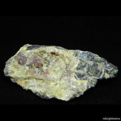 Флюорит (ратовкит) с аметистом и баритом