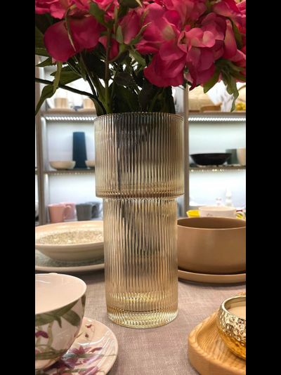 Ваза стеклянная, высота 25 см, диаметр 10 см