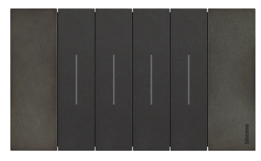 Bticino Living Now четырехклавишный выключатель. Рамка металл "Космос". 