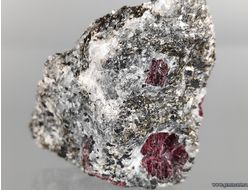 Корунд, фрагмент кристалла в слюдите. Рай-Из массив. ЯНАО. Россия.  48*45*25г