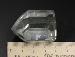 Кварц горный хрусталь с фантомами и хлоритом, кристалл полированный, Бразилия (40*32*24 мм, 44 г) №36853