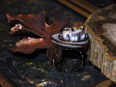 Кольцо с лягушкой "Двойняшка Кваквази", реплика Дневного Светлячка