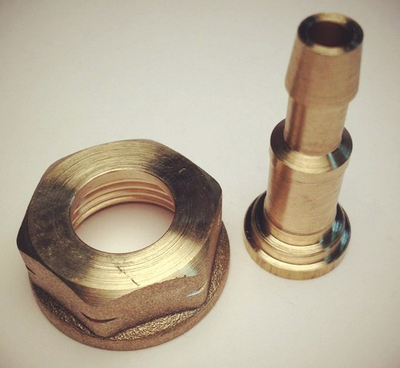 Гайка-штуцер универсальная, на баллонный вентиль