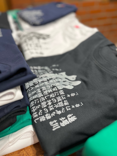 Футболка с символикой  иероглиф+dodjokun