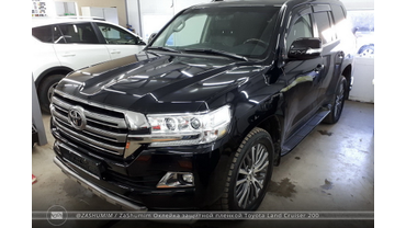 Оклейка защитной пленкой Toyota Land Cruiser 200