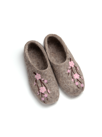Войлочные тапочки «Цветение сакуры» серые